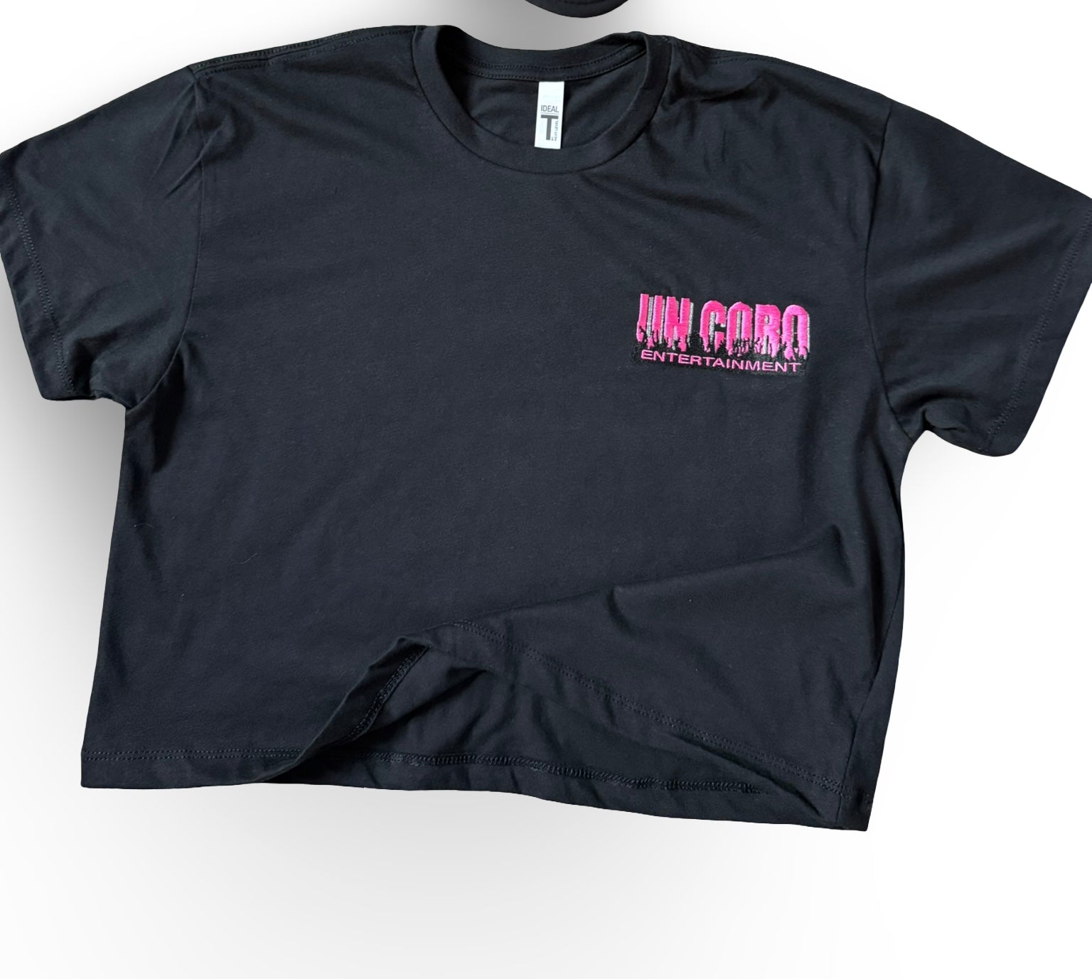 UN CORO ENT - Women's Ideal Crop Tee