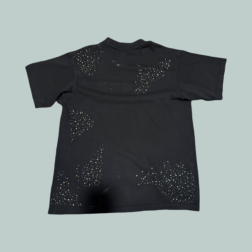 SHORT SLEEVE T-SHIRT / BY {UN CORO ENT} WITH RHINESTONE AND PRINT DESIGN