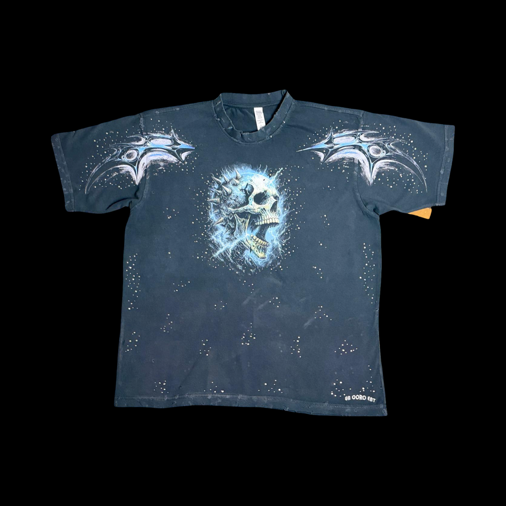 SHORT SLEEVE T-SHIRT / BY {UN CORO ENT} WITH RHINESTONE AND PRINT DESIGN