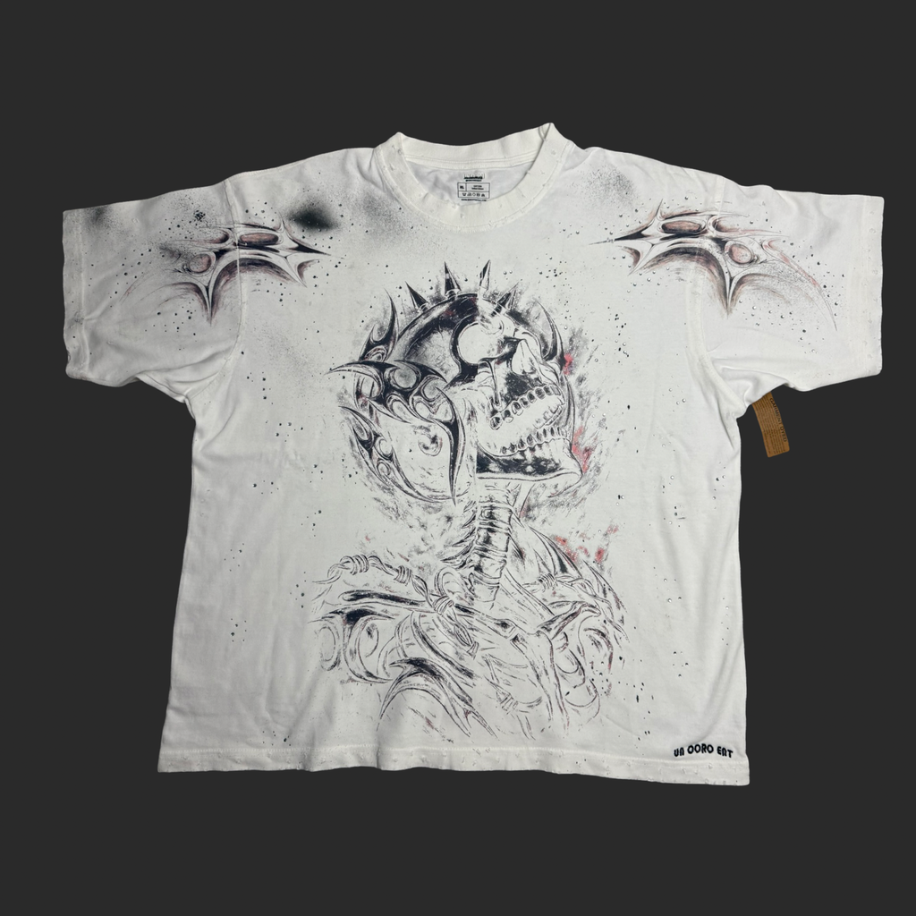 SHORT SLEEVE T-SHIRT / BY {UN CORO ENT} WITH RHINESTONE AND PRINT DESIGN