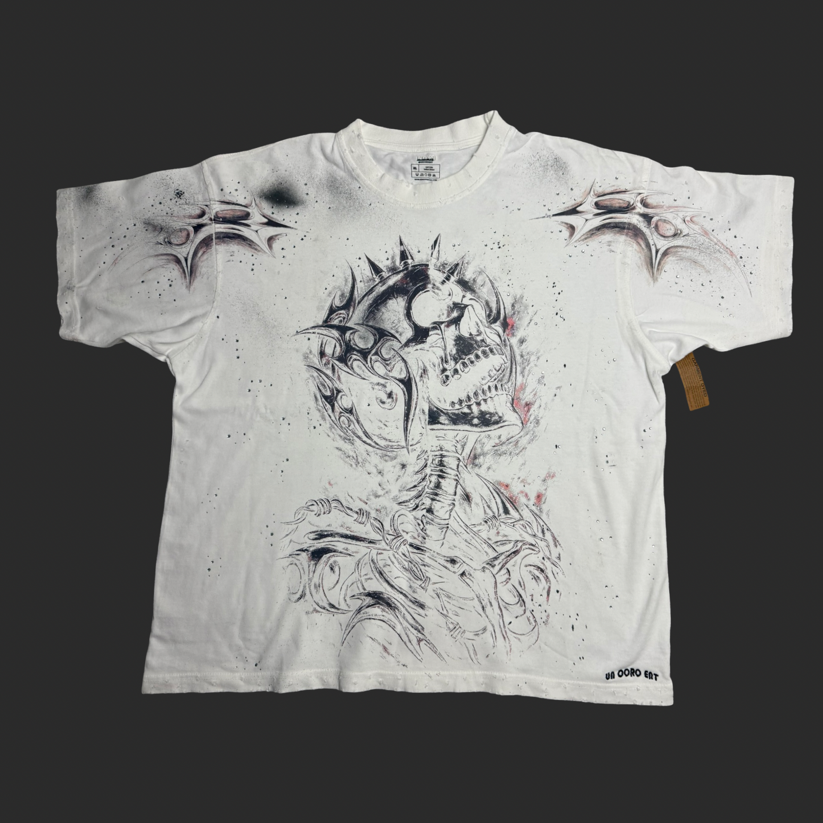 SHORT SLEEVE T-SHIRT / BY {UN CORO ENT} WITH RHINESTONE AND PRINT DESIGN