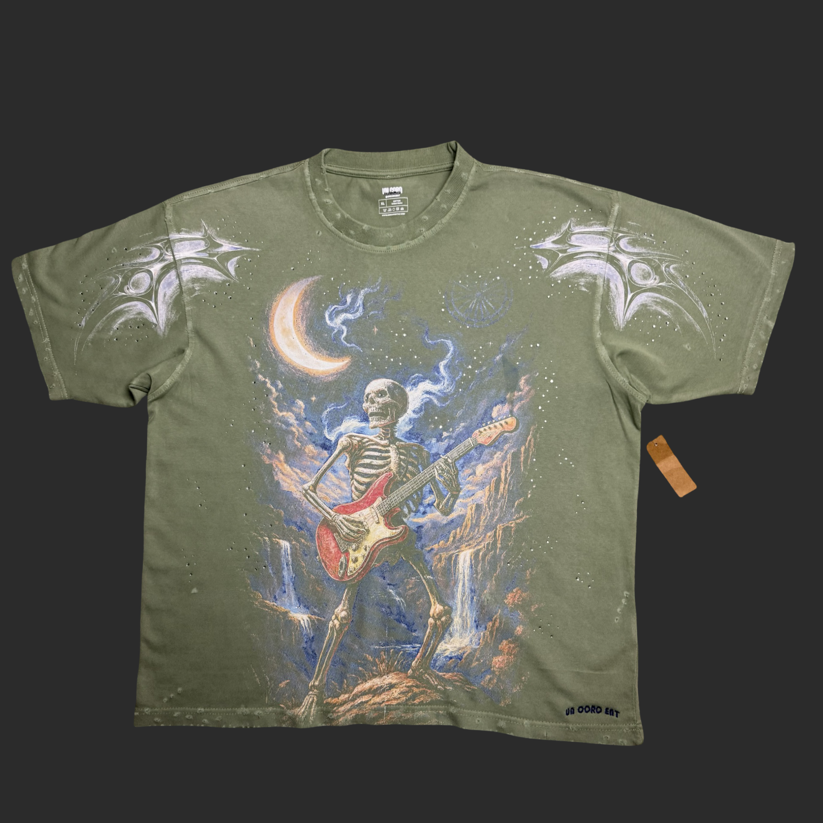 SHORT SLEEVE T-SHIRT / BY {UN CORO ENT} WITH RHINESTONE AND PRINT DESIGN