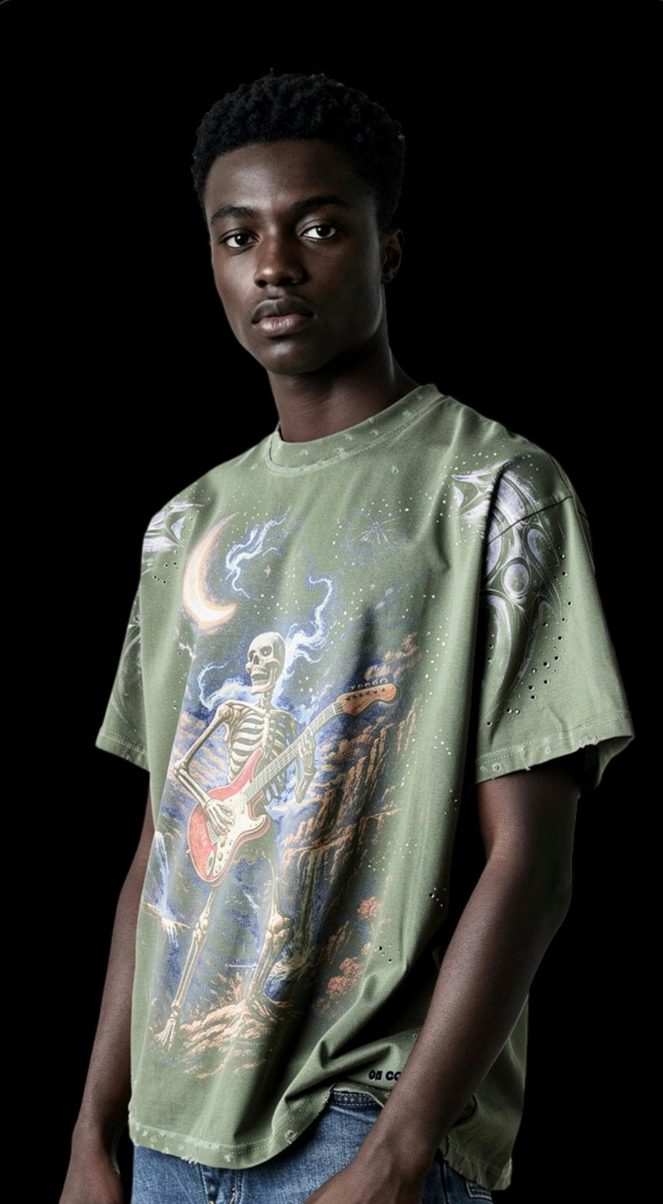 SHORT SLEEVE T-SHIRT / BY {UN CORO ENT} WITH RHINESTONE AND PRINT DESIGN