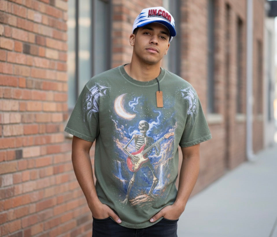 SHORT SLEEVE T-SHIRT / BY {UN CORO ENT} WITH RHINESTONE AND PRINT DESIGN