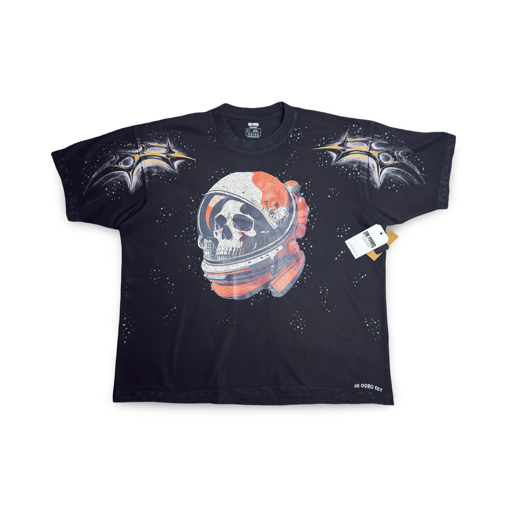 SHORT SLEEVE T-SHIRT / BY {UN CORO ENT} WITH RHINESTONE AND PRINT DESIGN