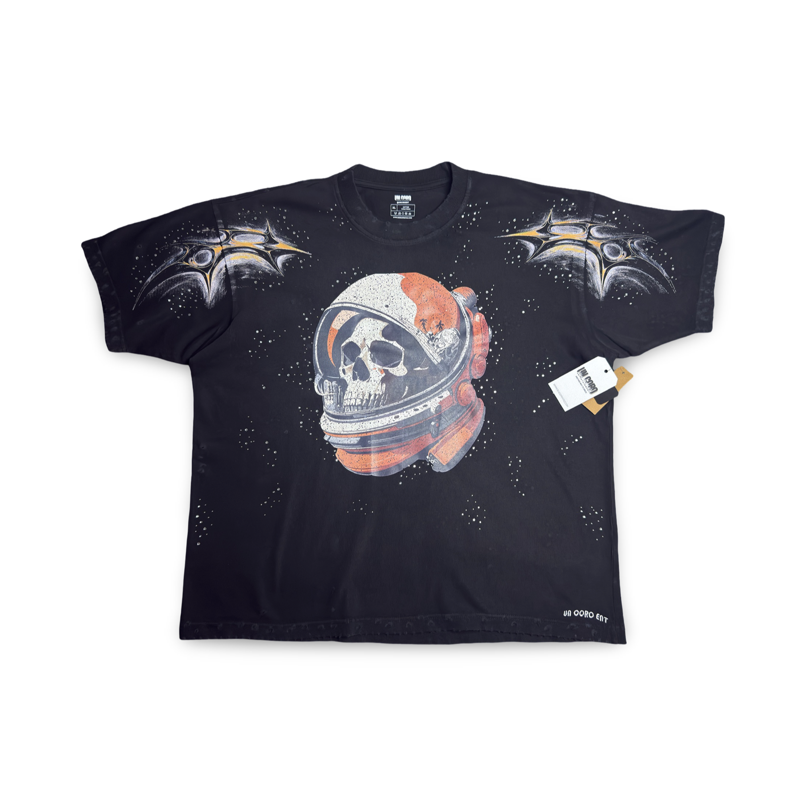 SHORT SLEEVE T-SHIRT / BY {UN CORO ENT} WITH RHINESTONE AND PRINT DESIGN